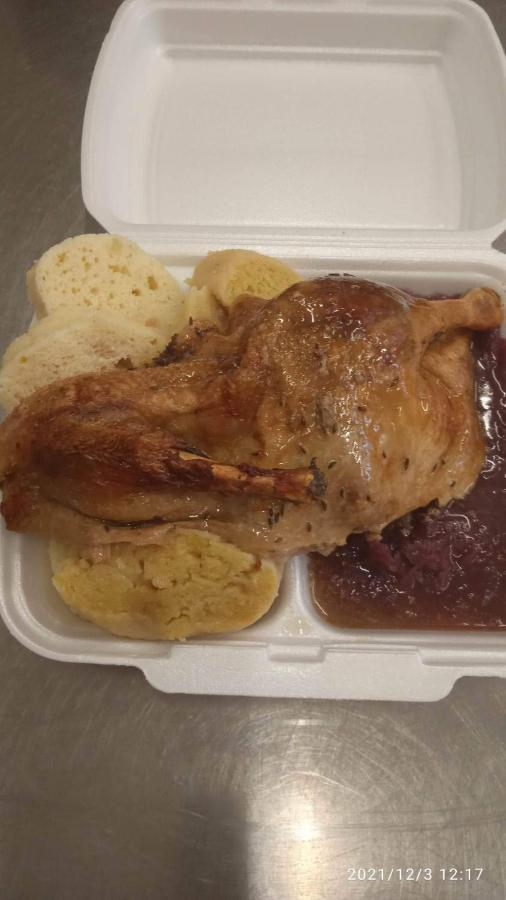 Mala Svata Hora - Penzion & Restaurace Mníšek pod Brdy Kültér fotó