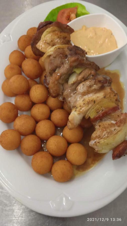 Mala Svata Hora - Penzion & Restaurace Mníšek pod Brdy Kültér fotó