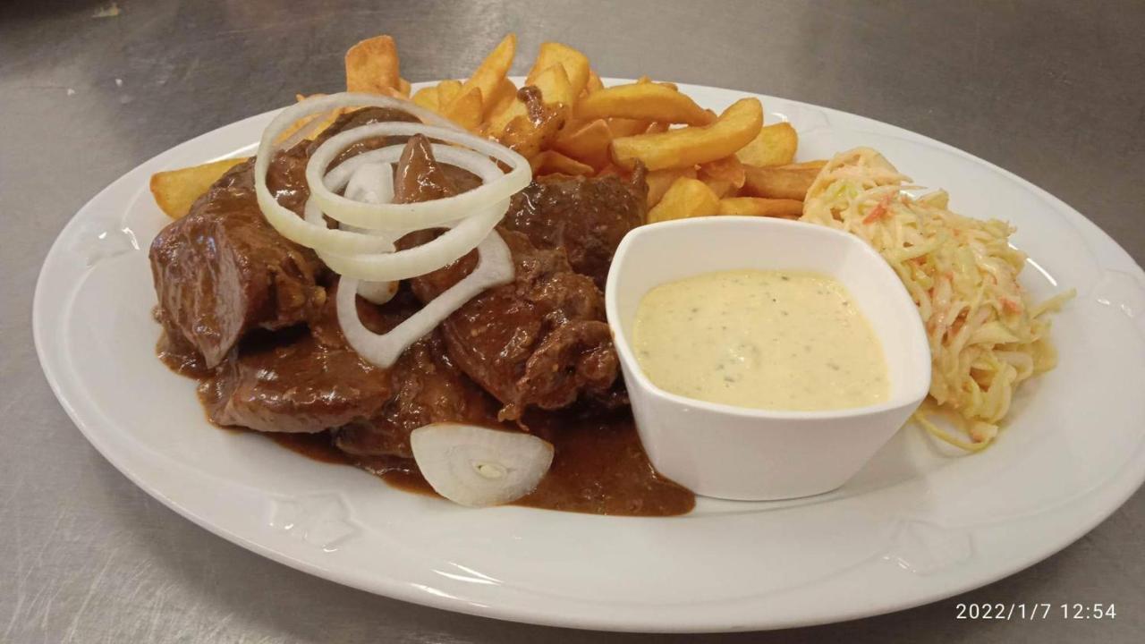 Mala Svata Hora - Penzion & Restaurace Mníšek pod Brdy Kültér fotó