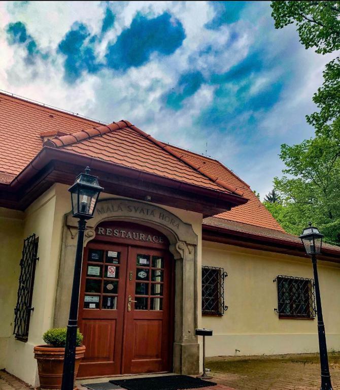 Mala Svata Hora - Penzion & Restaurace Mníšek pod Brdy Kültér fotó