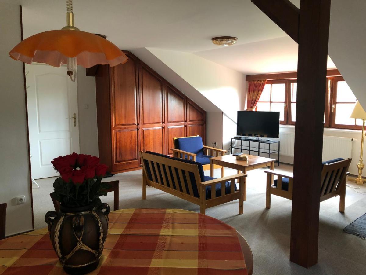 Mala Svata Hora - Penzion & Restaurace Mníšek pod Brdy Kültér fotó